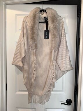 OliverO Cream Knit Poncho with Faux Fur Collar Sz L/XL